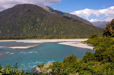 Haast River Fluss Westkueste Suedinsel Neuseeland