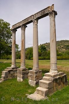 Roemischer Tempel Provence Frankreich