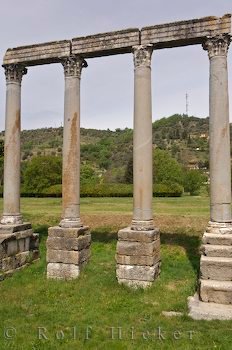 Ueberreste Eines Roemischen Tempels In Riez Frankreich