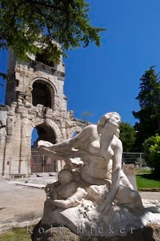 Skulptur Und Eingang Antikes Theater Arles Provence