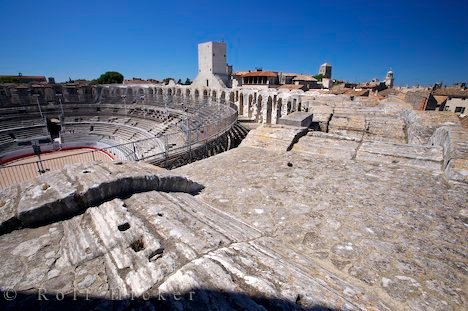 Stierkampfarena Les Arenes Amphitheater Arles Provence Frankreich