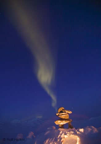 Langzeitbelichtung Nacht Alaska Inukshuk