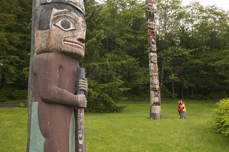 Ureinwohner Totempfaehle Totem Bight