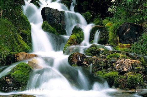 Kraftvoller Feng Shui Wasserfall